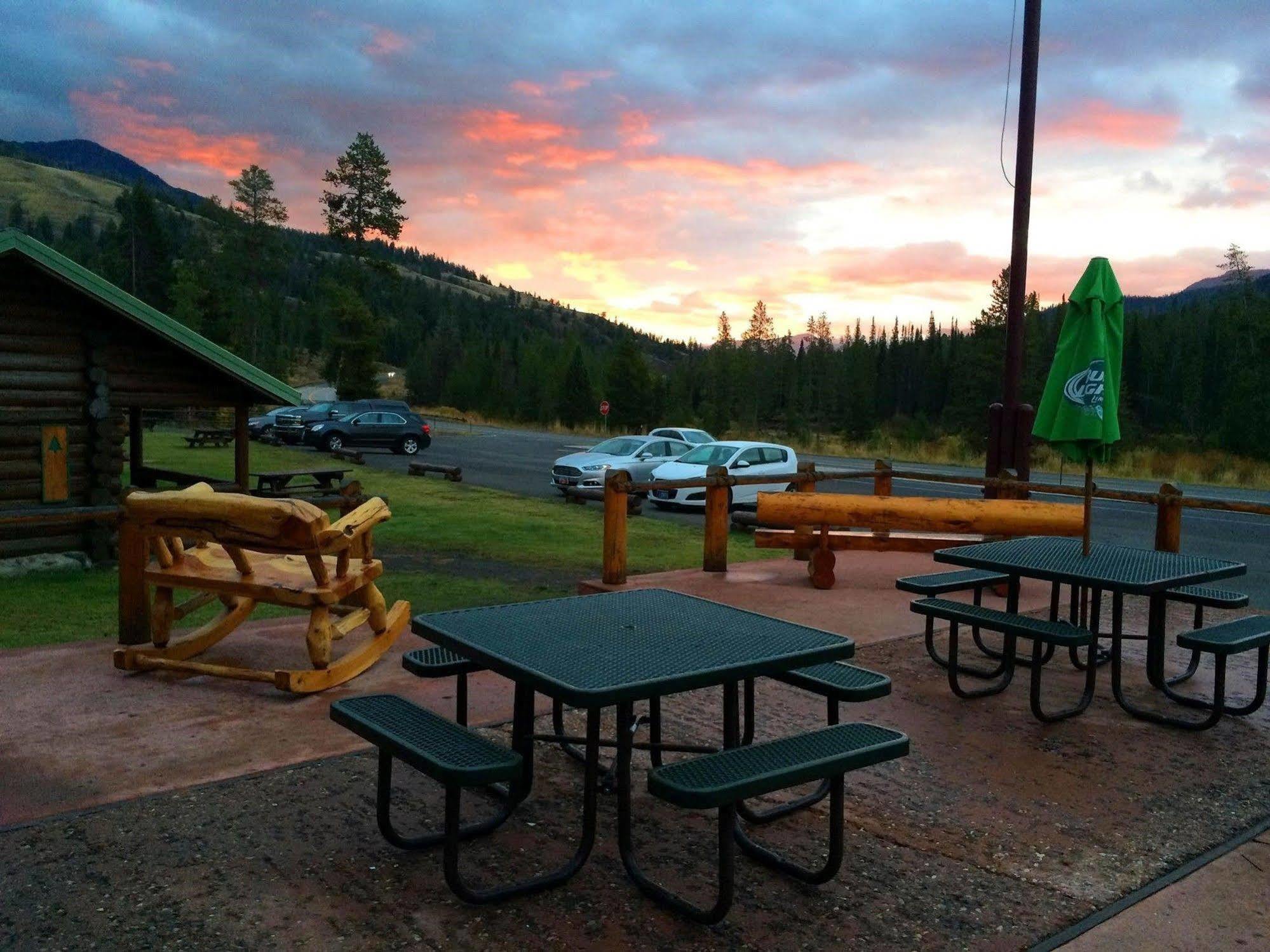 Pahaska Tepee Resort โคดี ภายนอก รูปภาพ